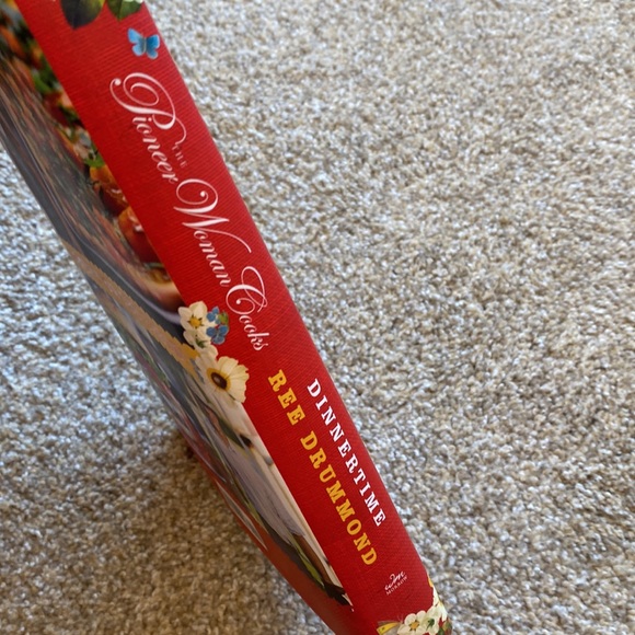 The Pioneer Woman Cooks Dinnertime Cookbook by Ree Drummond hardcover - Picture 3 of 8